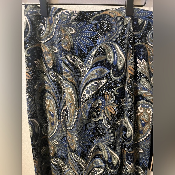 Long skirt - Picture 5 of 6